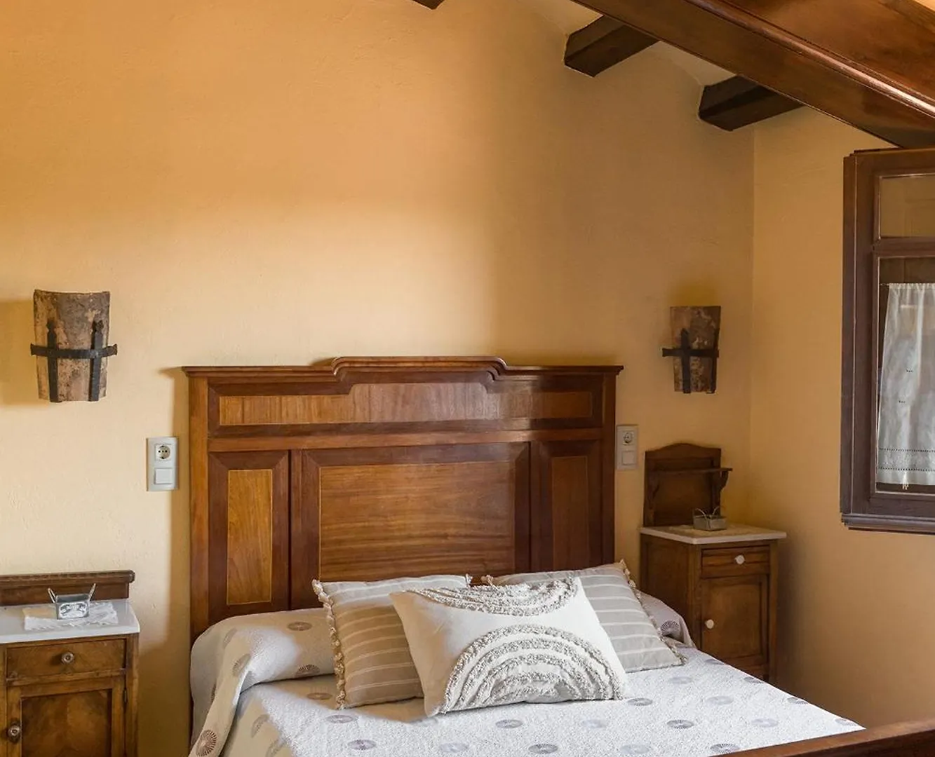 Cal Carulla Guest House L'Astor Country house